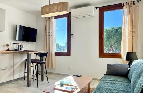 Miramas le Vieux Apartment | Lou Miradou 1 - Vieux village médiéval, Cosy, Clim, 2 personnes