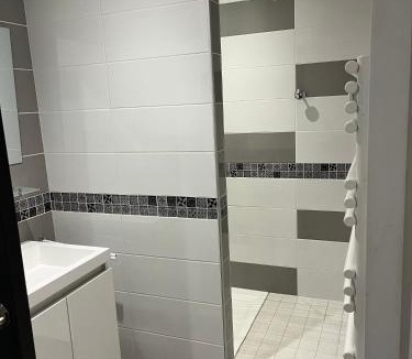 Millau House | Loubat Christophe 335 Bd de Gandalou 12100 Millau