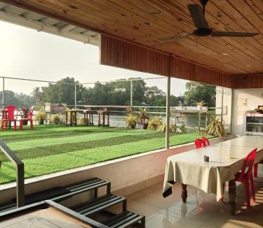 Kumbalam Hostel | Louis Backpackers Hostel