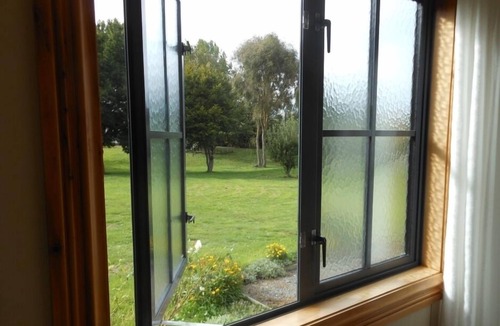 Havelock North Cottage | Louisa Cottage Private with All Round Rural Views