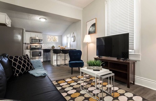 Merriwether House | Louisville Dream House 4BR/2BA by CozySuites