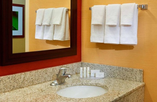 West Dundee House | Lounge by the Pool, 4 Pet-Friendly Units, FREE Parking, Near NOW Arena!