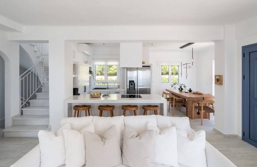 Mousata Villa | Lourdas White Villa