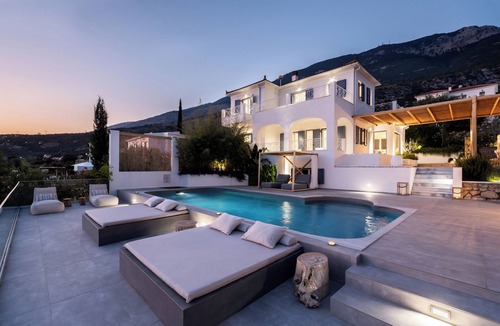 Mousata Villa | Lourdas White Villa