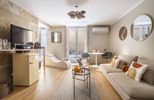 Bourg-les-Valence Apartment | Love & Bubbles Love Room Premium - Balneo - Sofa Tantra - Air conditioning - Valence