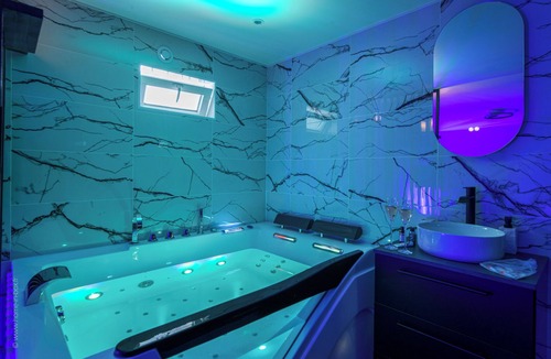 Longjumeau Apartment | Love Room 91 with XXL Private Jacuzzi - 30 min from Paris - 18 min from Orly airport
