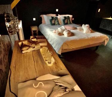 Loguivy House | Love Room