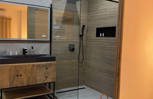Istres Hotel | Love room/private jacuzzi/exceptional accommodation