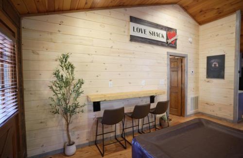 Sevierville Ski Chalet | Love Shack