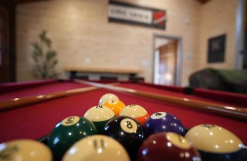Sevierville Ski Chalet | Love Shack