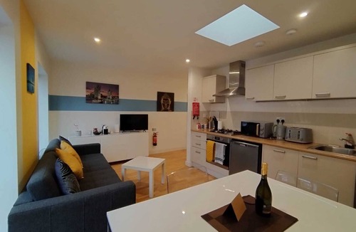 Deptford Apartment | Lovely 1-Bedroom Apartment in South East London Near New Cross Station