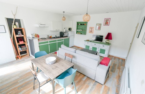 Airan House | Lovely 1-bedroom cottage in an ancient farm Normandy. Shared heated pool.