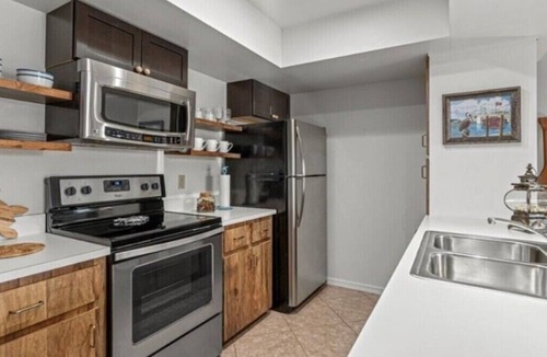 Captains Cove Condo | Lovely 1-Bedroom Vacation Home with Pool & Dock