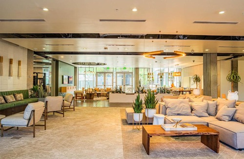 Evans Churchill Apartment | Lovely 1BD - Central Downtown - Gym, Pool, Parking
