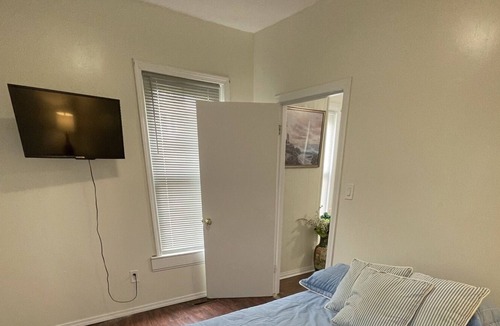 North Attleboro Apartment | Lovely 2 bedroom apartment with parking in the permise