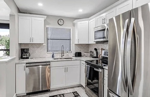 Golden Gate Condo | Lovely 2-bedroom 2-bathroom condo with AC in Naples