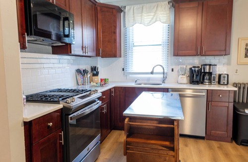 Plainfield Apartment | Lovely 2-bedroom apartment in Plainfield with WI-FI AC and a fenced in bac yard
