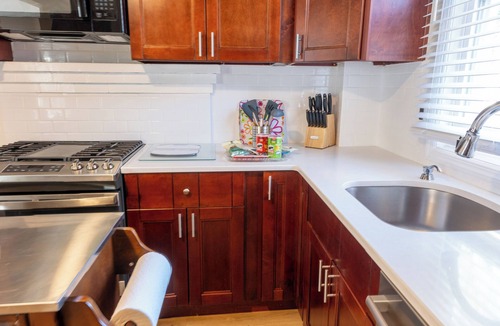 Plainfield Apartment | Lovely 2-bedroom apartment in Plainfield with WI-FI AC and a fenced in bac yard