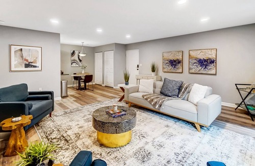 Hyde Park Condo | Lovely 2-Bedroom Condo - Walkable - Pool