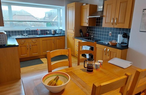 Milford on Sea House | Lovely 3 bed holiday home close to beach, village centre and New Forest