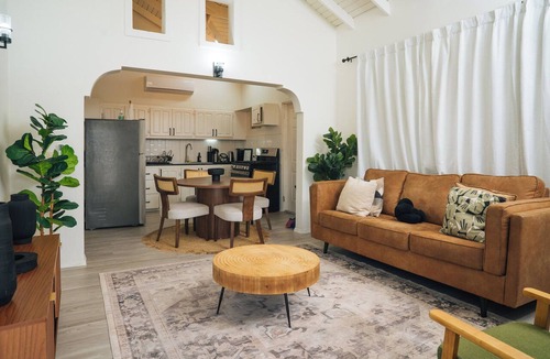 Fitches Creek House | Lovely 3 Bedroom Ocean Lane House + AC