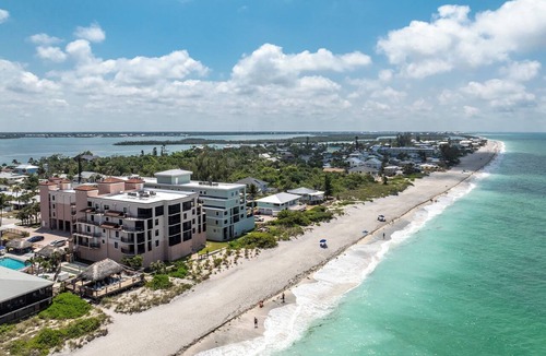 Englewood Condo | Lovely 3-Bedroom Beachside Condo