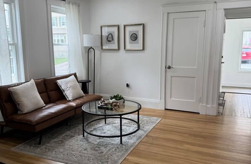 Quincy House | Lovely 3-bedroom house with AC & laundry Quincy 3mins away from Wollaston Beach
