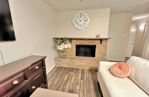 Allen House | Lovely 3-bedroom house with AC and WiFi in Allen