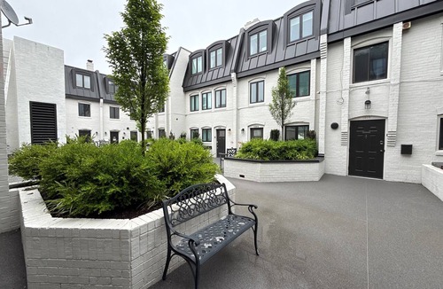 Georgetown Condo | Lovely 3BR 2BA 2 level condo in great Georgetown location (31 day min)