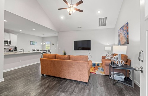 Kedron House | Lovely 3br 2bath cozy location near shopping and dining! 40 mins from Nashville!