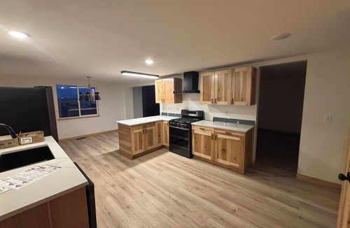 Williston House | Lovely 5-bedroom house with AC in charming Williston near the airport- 5 miles