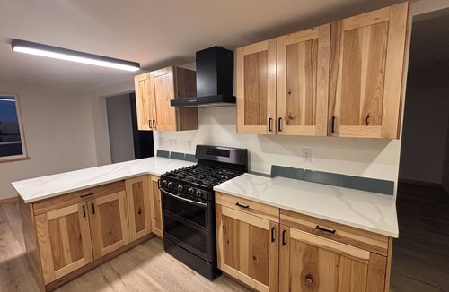 Williston House | Lovely 5-bedroom house with AC in charming Williston near the airport- 5 miles