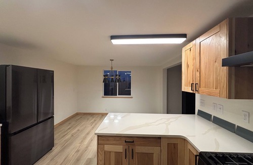Williston House | Lovely 5-bedroom house with AC in charming Williston near the airport- 5 miles