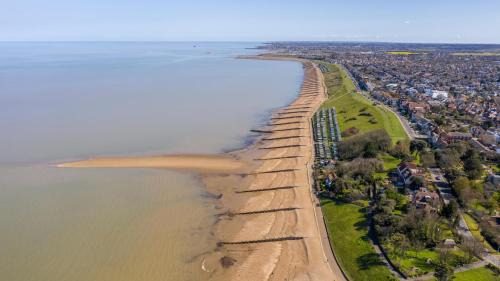 Swalecliffe Other | Lovely 6 Berth Caravan At Seaview Holiday Park In Kent Ref 47001D