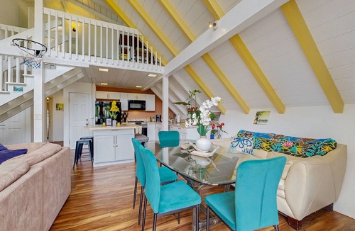 Kapoho House | Lovely A-frame home with lanai, WIFI and washer & dryer - near the beach
