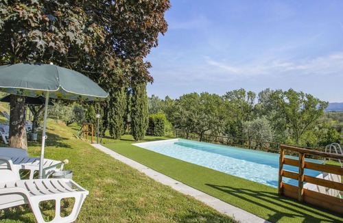 Castelfranco di Sopra Villa | Lovely apartment in villa for 4 people with pool, WIFI, terrace and pets allowed