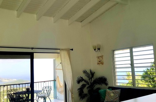 Estate Crown and Hawk Apartment | Lovely and charming 2 bedroom unit with patio