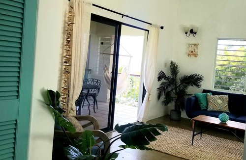 Estate Crown and Hawk Apartment | Lovely and charming 2 bedroom unit with patio