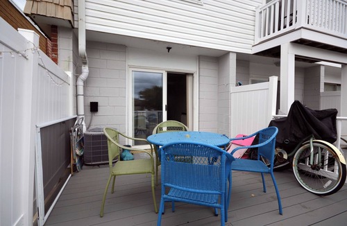 Caine Woods House | Lovely and cozy townhouse ,steps to the beach and closer to a lot of restaurands