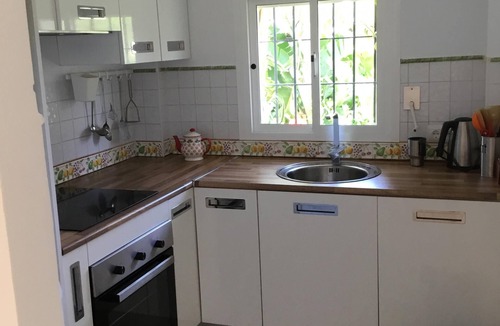 New Golden Mile Villa | Lovely Andalucian villa in a quiet, green neighborhood