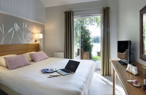 Neuville-sur-Ailette House | Lovely apartment in villa for 4 people with hot tub, WIFI, pool, TV, terrace and parking