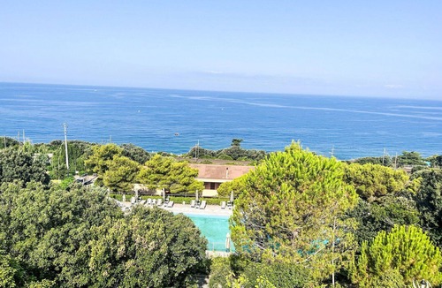 Castiglioncello Apartment | Lovely apartment for 4 guests with WIFI, pool, A/C, TV, balcony and panoramic view