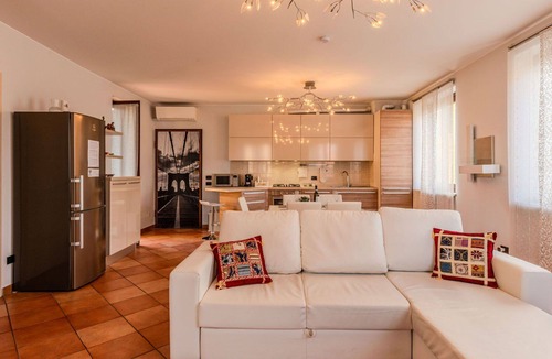 Rovellasca Apartment | Lovely apartment for 4 guests with WIFI, A/C, TV and balcony