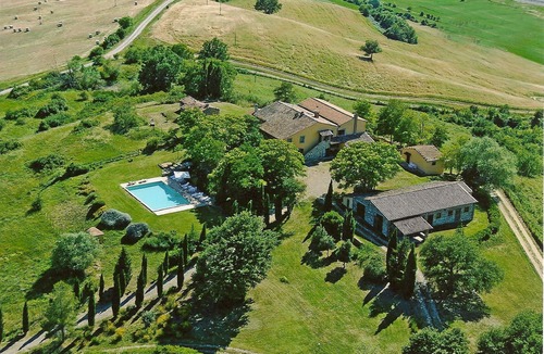 Il Poggio Apartment | Lovely apartment for 2 guests with WIFI, pool, TV, patio, pets allowed and panoramic view