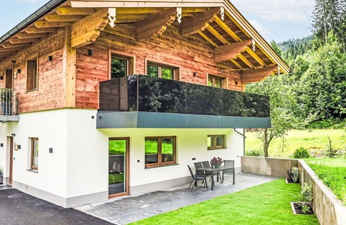 Leogang Apartment | Lovely apartment for 4 guests with WIFI, TV, terrace, pets allowed and panoramic view