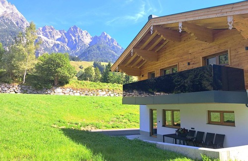 Leogang Apartment | Lovely apartment for 4 guests with WIFI, TV, terrace, pets allowed and panoramic view