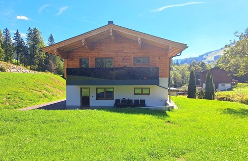Leogang Apartment | Lovely apartment for 4 guests with WIFI, TV, terrace, pets allowed and panoramic view