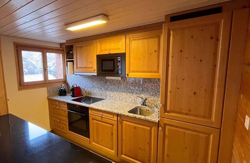 Graechen Apartment | Lovely apartment for 6 people with WIFI, TV, balcony and panoramic view