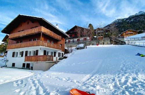 Graechen Apartment | Lovely apartment for 6 people with WIFI, TV, balcony and panoramic view