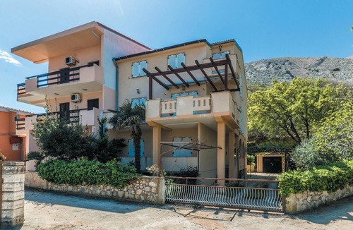 Bosana Apartment | Lovely apartment in Bosana with WiFi